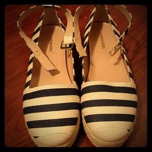 Never worn these cute shoes (it didnt fit me lol)